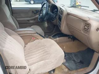 ✅ 1998 Chevrolet S-10 LS • VIN: 1GCCS19X0W8119240 • Лот: 42054670. Опубликован ранее на IAAI с пробегом 183 137 миль. Бесплатный доступ к архиву аукционных продаж из США и подробный отчёт об истории автомобиля на DreamBid. Изображение 5.