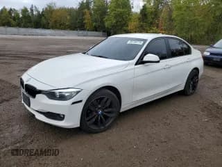 ✅ 2014 BMW 3 Series 320i • VIN: WBA3B1C52EK131735 • Лот: 85736715. Опубликован ранее на Copart с пробегом 129 909 миль. Бесплатный доступ к архиву аукционных продаж из США и подробный отчёт об истории автомобиля на DreamBid. Изображение 1.