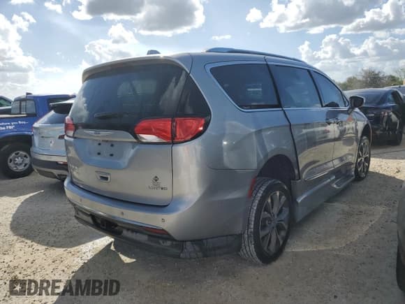 ✅ 2019 Chrysler Pacifica Limited • VIN: 2C4RC1GG9KR643706 • Lot: 77652064. Listed on Copart with Not provided. Free auction sales archive from the USA and detailed vehicle history report at DreamBid. Image 3.