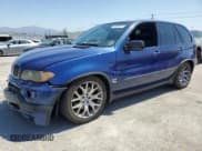 ✅ 2005 BMW X5 4.8is • VIN: 5UXFA93585LE82582 • Lot: 48696585. Wystawiony na Copart z przebiegiem 140 390 mil. Bezpłatny archiwum sprzedaży aukcyjnych z USA i szczegółowy raport historii pojazdu na DreamBid. Zdjęcie 1.