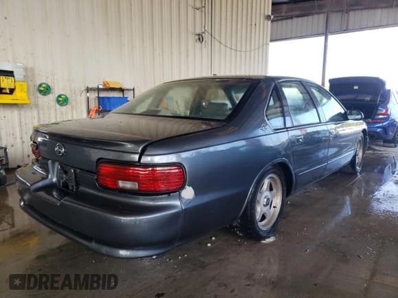 ✅ 1995 Chevrolet Caprice • VIN: 1G1BL52P4SR181893 • Лот: 48437084. Опубликован ранее на Copart с пробегом 972 932 миль. Бесплатный доступ к архиву аукционных продаж из США и подробный отчёт об истории автомобиля на DreamBid. Изображение 3.