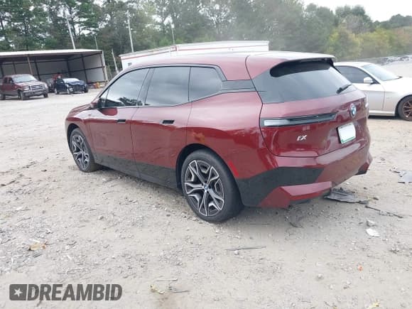 ✅ 2024 BMW iX xDrive50 • VIN: WB523CF07RCN63482 • Lot: 43406139. Wystawiony na IAAI z przebiegiem 26 929 mil. Bezpłatny archiwum sprzedaży aukcyjnych z USA i szczegółowy raport historii pojazdu na DreamBid. Zdjęcie 3.