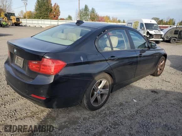 2014 BMW 3 Series 328i z VIN WBA3C1C57EK115074, wystawiony jako Copart lot #89925345 z przebiegiem 131 138 mil mil oraz Szkoda całkowita • Salvage title. Historia ofert i sprzedaży dostępna na DreamBid. Obrazek 3.