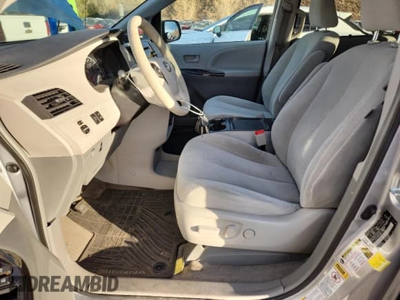 ✅ 2014 Toyota Sienna LE • VIN: 5TDJK3DC2ES092771 • Lot: 91988285. Listed on Copart with 111,257 mi. Free auction sales archive from the USA and detailed vehicle history report at DreamBid. Image 7.