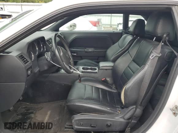 2011 Dodge Challenger R/T z VIN 2B3CJ5DTXBH574956, wystawiony jako Copart lot #72314224 z przebiegiem 58 054 mil mil oraz Szkoda całkowita • Salvage title. Historia ofert i sprzedaży dostępna na DreamBid. Obrazek 7.