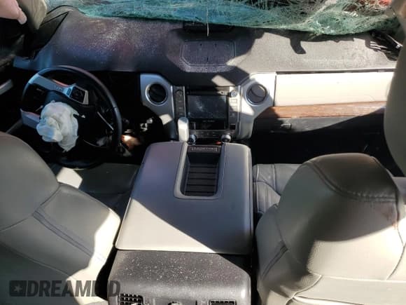 ✅ 2017 Toyota Tundra Limited • VIN: 5TFFW5F16HX216492 • Лот: 81292404. Опубликован ранее на Copart с пробегом Не указан. Бесплатный доступ к архиву аукционных продаж из США и подробный отчёт об истории автомобиля на DreamBid. Изображение 8.