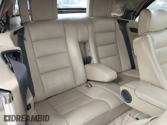 ✅ 1994 Mercedes-Benz E 320 • VIN: WDBEA66E8RC026364 • Lot: 43273322. Wystawiony na IAAI z przebiegiem 61 117 mil. Bezpłatny archiwum sprzedaży aukcyjnych z USA i szczegółowy raport historii pojazdu na DreamBid. Zdjęcie 8.