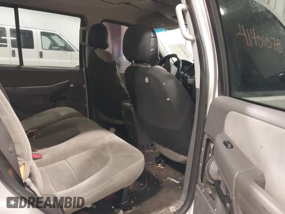 ✅ 2005 Ford Explorer XLT • VIN: 1FMZU63K75UA92666 • Lot: 41401078. Wystawiony na IAAI z przebiegiem 180 753 mil. Bezpłatny archiwum sprzedaży aukcyjnych z USA i szczegółowy raport historii pojazdu na DreamBid. Zdjęcie 8.