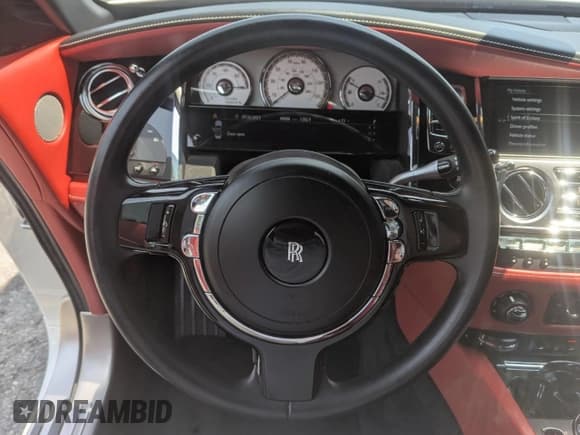 ✅ 2018 Rolls-Royce Dawn • VIN: SCA666D50JU115653 • Lot: 92085385. Wystawiony na Copart z przebiegiem 48 888 mil. Bezpłatny archiwum sprzedaży aukcyjnych z USA i szczegółowy raport historii pojazdu na DreamBid. Zdjęcie 12.