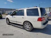 ✅ 2007 Lincoln Navigator • VIN: 5LMFU275X7LJ05979 • Lot: 81863025. Wystawiony na Copart z przebiegiem 242 619 mil. Bezpłatny archiwum sprzedaży aukcyjnych z USA i szczegółowy raport historii pojazdu na DreamBid. Zdjęcie 2.
