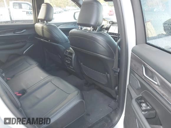 ✅ 2023 Jeep Grand Cherokee Overland • VIN: 1C4RJHDG8P8864350 • Lot: 43393499. Listed on IAAI with 32,294 mi. Free auction sales archive from the USA and detailed vehicle history report at DreamBid. Image 8.
