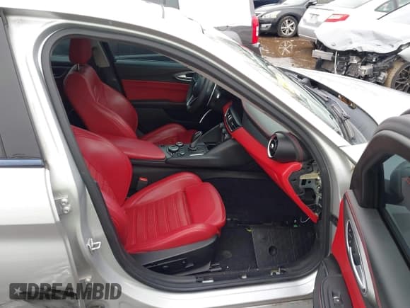 ✅ 2017 Alfa Romeo Giulia Ti • VIN: ZARFAEEN4H7545989 • Lot: 43732280. Listed on IAAI with 78,828 mi. Free auction sales archive from the USA and detailed vehicle history report at DreamBid. Image 5.