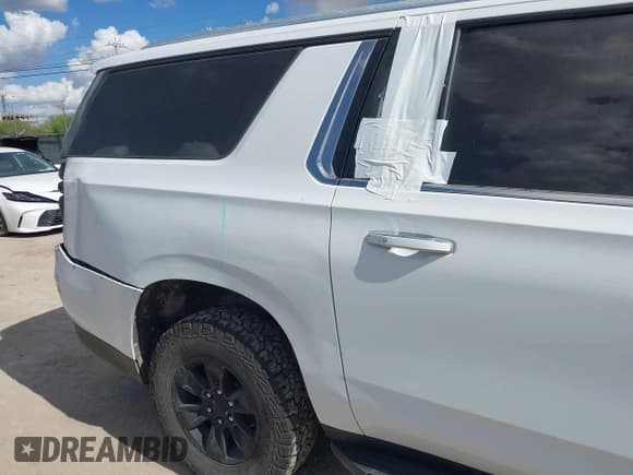 ✅ 2023 Chevrolet Suburban Premier • VIN: 1GNSKFKD5PR334706 • Lot: 43280982. Wystawiony na IAAI z przebiegiem 76 977 mil. Bezpłatny archiwum sprzedaży aukcyjnych z USA i szczegółowy raport historii pojazdu na DreamBid. Zdjęcie 19.