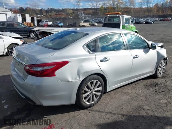 ✅ 2018 Nissan Altima S • VIN: 1N4AL3AP4JC111651 • Лот: 43590777. Опубликован ранее на IAAI с пробегом 169 356 миль. Бесплатный доступ к архиву аукционных продаж из США и подробный отчёт об истории автомобиля на DreamBid. Изображение 4.
