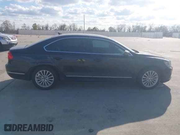 ✅ 2016 Volkswagen Passat SE • VIN: 1VWBS7A32GC061909 • Lot: 43895144. Wystawiony na IAAI z przebiegiem 149 167 mil. Bezpłatny archiwum sprzedaży aukcyjnych z USA i szczegółowy raport historii pojazdu na DreamBid. Zdjęcie 13.