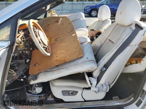 ✅ 2016 Rolls-Royce Dawn • VIN: SCA666D53GU102324 • Lot: 91021205. Listed on Copart with Not provided. Free auction sales archive from the USA and detailed vehicle history report at DreamBid. Image 7.