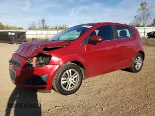 2014 Chevrolet Sonic LT z VIN 1G1JC6SH4E4144841, wystawiony jako Copart lot #84975975 z przebiegiem 159 630 mil mil oraz Szkoda całkowita • Salvage title. Historia ofert i sprzedaży dostępna na DreamBid. Obrazek 1.
