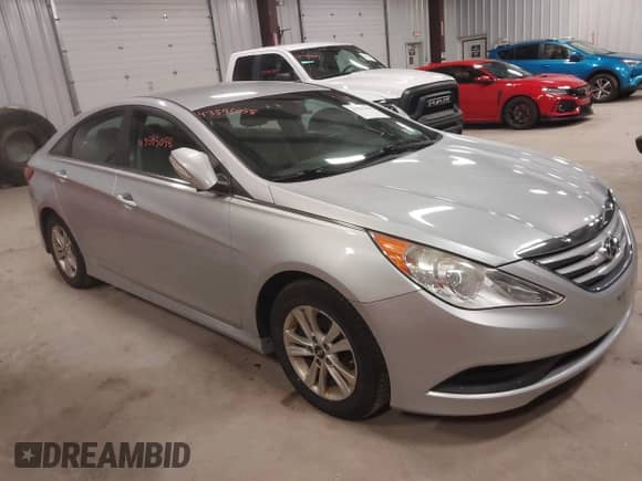 2014 Hyundai Sonata GLS с VIN 5NPEB4AC4EH924726, выставлен на аукционе IAAI как лот 43595058 с пробегом 110 659 миль миль и . История ставок и продаж доступна на DreamBid. Изображение 1.