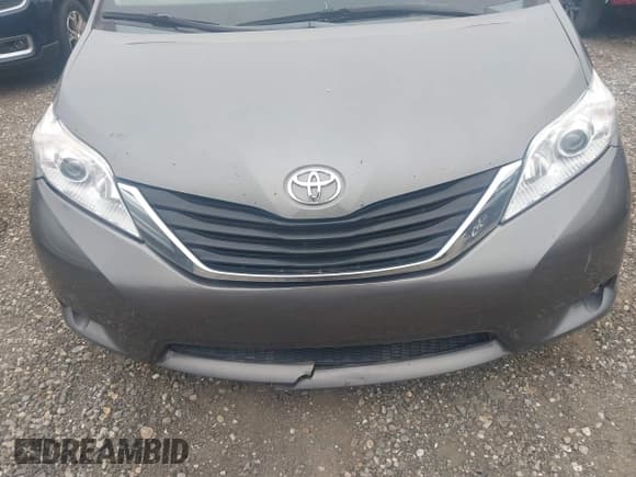 ✅ 2012 Toyota Sienna XLE AAS • VIN: 5TDYK3DC5CS263881 • Lot: 42930113. Listed on IAAI with Not provided. Free auction sales archive from the USA and detailed vehicle history report at DreamBid. Image 10.