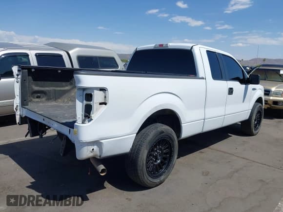 ✅ 2014 Ford F-150 XL • VIN: 1FTFX1CF6EKG35389 • Lot: 42643324. Wystawiony na IAAI z przebiegiem 190 235 mil. Bezpłatny archiwum sprzedaży aukcyjnych z USA i szczegółowy raport historii pojazdu na DreamBid. Zdjęcie 4.
