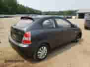 2008 Hyundai Accent GS z VIN KMHCM36C68U062393, wystawiony jako Copart lot #66942354 z przebiegiem 204 674 mil mil oraz Szkoda całkowita • Salvage title. Historia ofert i sprzedaży dostępna na DreamBid. Obrazek 3.