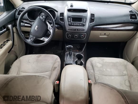 ✅ 2014 Kia Sorento LX • VIN: 5XYKT3A62EG525471 • Lot: 84255735. Listed on Copart with 181,164 mi. Free auction sales archive from the USA and detailed vehicle history report at DreamBid. Image 8.