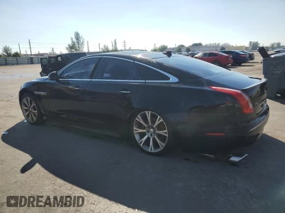 ✅ 2015 Jaguar XJ • VIN: SAJWA1CZ7F8V86845 • Лот: 90777925. Опубликован ранее на Copart с пробегом 61 195 миль. Бесплатный доступ к архиву аукционных продаж из США и подробный отчёт об истории автомобиля на DreamBid. Изображение 2.