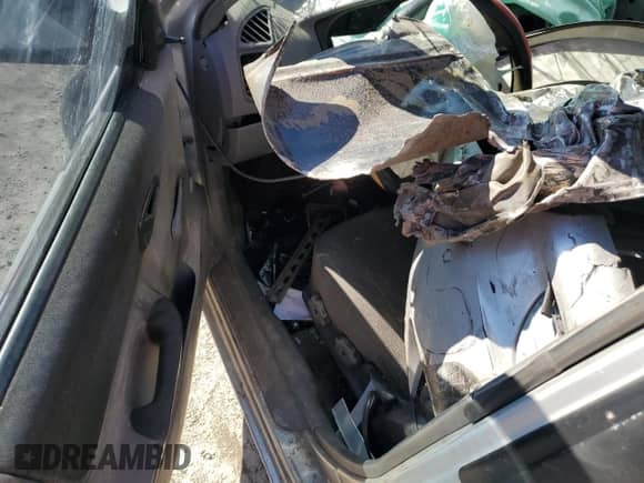 2002 Hyundai Accent GL z VIN KMHCG45C02U308425, wystawiony jako Copart lot #89308715 z przebiegiem Nie podano mil oraz Szkoda całkowita • Salvage title. Historia ofert i sprzedaży dostępna na DreamBid. Obrazek 8.