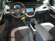 ✅ 2020 Chevrolet Bolt EV LT • VIN: 1G1FW6S09L4134746 • Lot: 83064324. Wystawiony na Copart z przebiegiem 18 826 mil. Bezpłatny archiwum sprzedaży aukcyjnych z USA i szczegółowy raport historii pojazdu na DreamBid. Zdjęcie 8.