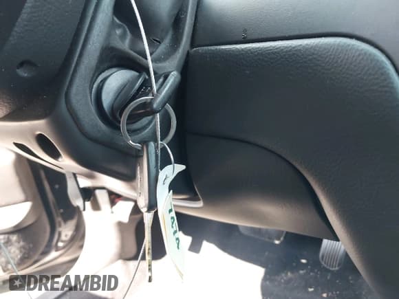 ✅ 2008 Lincoln Town Car Limited • VIN: 2LNHM82VX8X637050 • Lot: 43048151. Listed on IAAI with 123,381 mi. Free auction sales archive from the USA and detailed vehicle history report at DreamBid. Image 11.