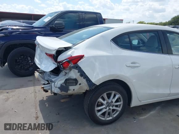 ✅ 2014 Mazda 3 i Touring • VIN: JM1BM1V72E1105701 • Лот: 43104409. Опубликован ранее на IAAI с пробегом 139 188 миль. Бесплатный доступ к архиву аукционных продаж из США и подробный отчёт об истории автомобиля на DreamBid. Изображение 18.