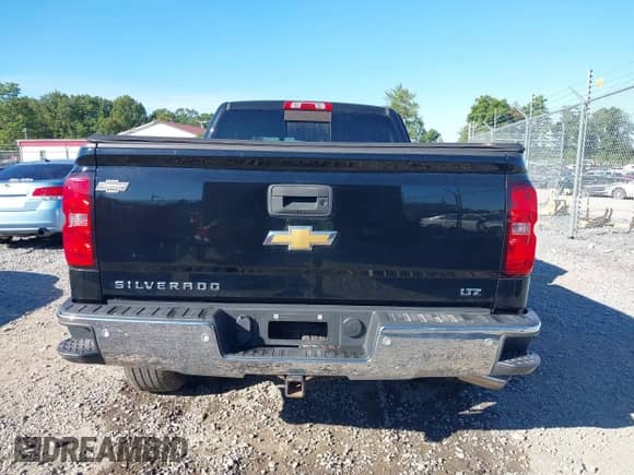 2015 Chevrolet Silverado 1500 LTZ z VIN 3GCUKSEC0FG537689, wystawiony jako IAAI lot #43118408 z przebiegiem 127 218 mil mil oraz . Historia ofert i sprzedaży dostępna na DreamBid. Obrazek 16.