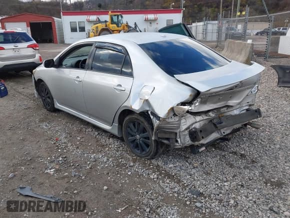✅ 2010 Toyota Corolla • VIN: 1NXBU4EE8AZ226074 • Lot: 43814364. Listed on IAAI with 263,090 mi. Free auction sales archive from the USA and detailed vehicle history report at DreamBid. Image 3.