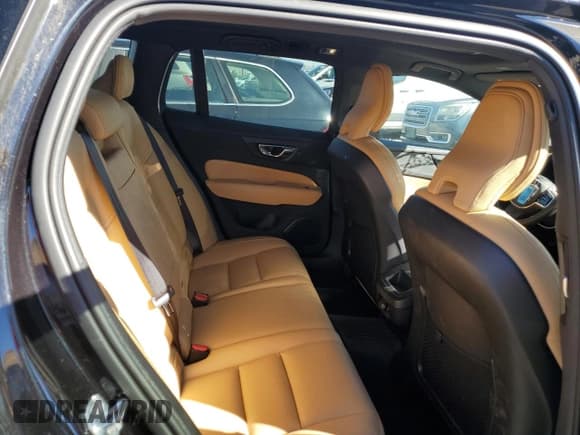 ✅ 2020 Volvo V60 • VIN: YV4102WK6L1031323 • Lot: 73220034. Listed on Copart with 42,811 mi. Free auction sales archive from the USA and detailed vehicle history report at DreamBid. Image 10.