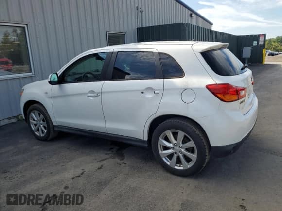 ✅ 2015 Mitsubishi Outlander ES • VIN: 4A4AP3AW7FE060155 • Lot: 81117745. Listed on Copart with 180,763 mi. Free auction sales archive from the USA and detailed vehicle history report at DreamBid. Image 2.