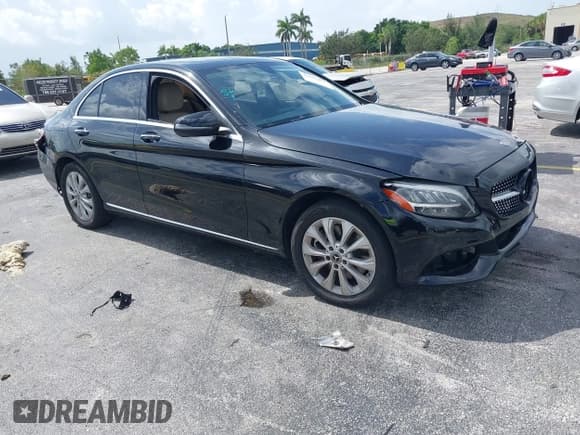✅ 2019 Mercedes-Benz C 300 • VIN: 55SWF8EB8KU302480 • Lot: 42661463. Wystawiony na IAAI z przebiegiem 106 287 mil. Bezpłatny archiwum sprzedaży aukcyjnych z USA i szczegółowy raport historii pojazdu na DreamBid. Zdjęcie 1.