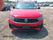 ✅ 2024 Volkswagen Tiguan SE R-Line Black • VIN: 3VV8B7AX7RM121329 • Lot: 42854151. Wystawiony na IAAI z przebiegiem 16 960 mil. Bezpłatny archiwum sprzedaży aukcyjnych z USA i szczegółowy raport historii pojazdu na DreamBid. Zdjęcie 13.