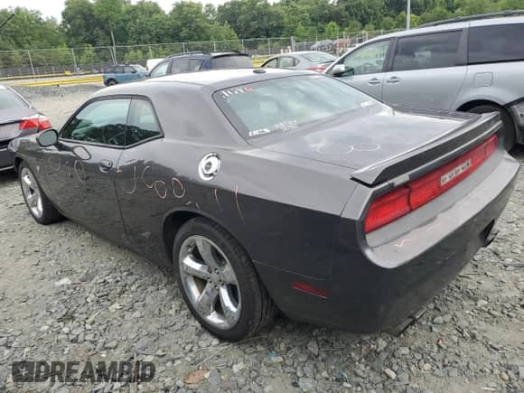 2013 Dodge Challenger R/T Plus z VIN 2C3CDYBT9DH629107, wystawiony jako Copart lot #62844584 z przebiegiem 121 108 mil mil oraz Szkoda całkowita • Salvage title. Historia ofert i sprzedaży dostępna na DreamBid. Obrazek 2.