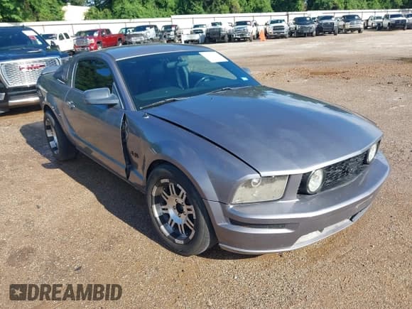 ✅ 2006 Ford Mustang GT Deluxe • VIN: 1ZVHT82HX65120389 • Lot: 42444034. Listed on IAAI with 183,468 mi. Free auction sales archive from the USA and detailed vehicle history report at DreamBid. Image 1.