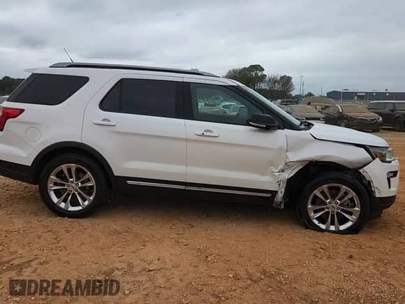 2018 Ford Explorer XLT z VIN 1FM5K7D82JGC62891, wystawiony jako Copart lot #85297175 z przebiegiem 140 079 mil mil oraz Szkoda całkowita • Salvage title. Historia ofert i sprzedaży dostępna na DreamBid. Obrazek 15.