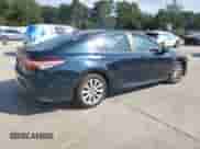 2019 Toyota Camry LE z VIN 4T1B11HK8KU822036, wystawiony jako Copart lot #71805945 z przebiegiem 106 584 mil mil oraz Szkoda całkowita • Salvage title. Historia ofert i sprzedaży dostępna na DreamBid. Obrazek 3.