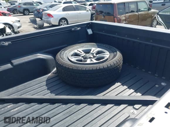 ✅ 2018 Toyota Tacoma SR5 • VIN: 3TMAZ5CN7JM063352 • Lot: 42289276. Listed on IAAI with 84,360 mi. Free auction sales archive from the USA and detailed vehicle history report at DreamBid. Image 12.