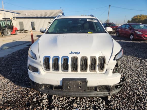 ✅ 2014 Jeep Cherokee Latitude • VIN: 1C4PJLCSXEW102730 • Lot: 90494445. Listed on Copart with 212,931 mi. Free auction sales archive from the USA and detailed vehicle history report at DreamBid. Image 5.