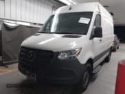 ✅ 2023 Mercedes-Benz Sprinter Cargo • VIN: W1Y70BGY0PT127518 • Лот: 42420164. Опубликован ранее на IAAI с пробегом Не указан. Бесплатный доступ к архиву аукционных продаж из США и подробный отчёт об истории автомобиля на DreamBid. Изображение 2.
