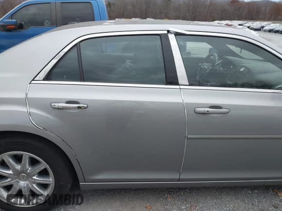 ✅ 2011 Chrysler 300 • VIN: 2C3CA4CG8BH524591 • Lot: 43732271. Listed on IAAI with 237,032 mi. Free auction sales archive from the USA and detailed vehicle history report at DreamBid. Image 16.