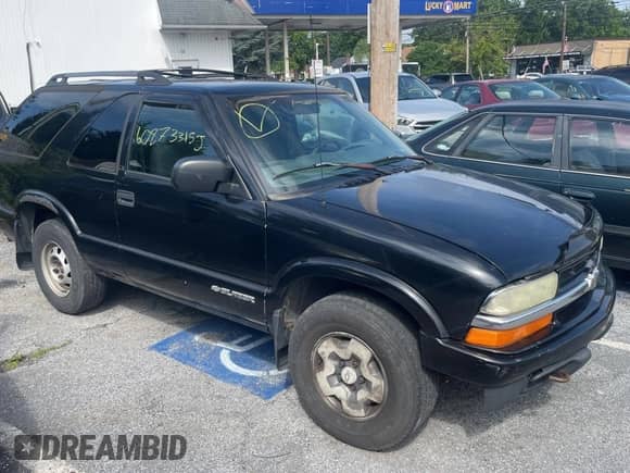 2003 Chevrolet Blazer LS z VIN 1GNCT18X83K175026, wystawiony jako Copart lot #64382535 z przebiegiem 200 297 mil mil oraz Czysty tytuł • Clean title. Historia ofert i sprzedaży dostępna na DreamBid. Obrazek 1.