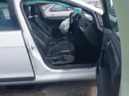 ✅ 2019 Volkswagen Golf S • VIN: 3VWH17AUXKM517653 • Lot: 43159650. Wystawiony na IAAI z przebiegiem 80 980 mil. Bezpłatny archiwum sprzedaży aukcyjnych z USA i szczegółowy raport historii pojazdu na DreamBid. Zdjęcie 5.