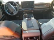 ✅ 2024 GMC Hummer EV 3X • VIN: 1GKB0RDC6RU103340 • Lot: 79773874. Wystawiony na Copart z przebiegiem Nie podano. Bezpłatny archiwum sprzedaży aukcyjnych z USA i szczegółowy raport historii pojazdu na DreamBid. Zdjęcie 8.