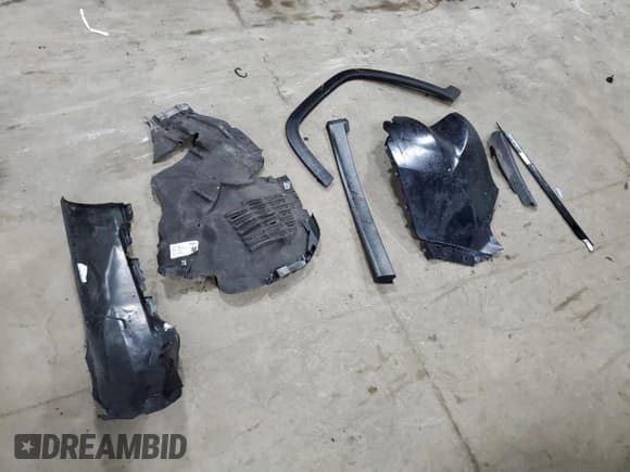 ✅ 2024 Jeep Grand Cherokee Limited • VIN: 1C4RJKBG9R8916703 • Lot: 89687525. Listed on Copart with 6,260 mi. Free auction sales archive from the USA and detailed vehicle history report at DreamBid. Image 13.