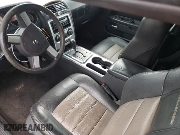 ✅ 2009 Dodge Challenger SE • VIN: 2B3LJ44V69H598662 • Lot: 50603815. Wystawiony na Copart z przebiegiem Nie podano. Bezpłatny archiwum sprzedaży aukcyjnych z USA i szczegółowy raport historii pojazdu na DreamBid. Zdjęcie 8.